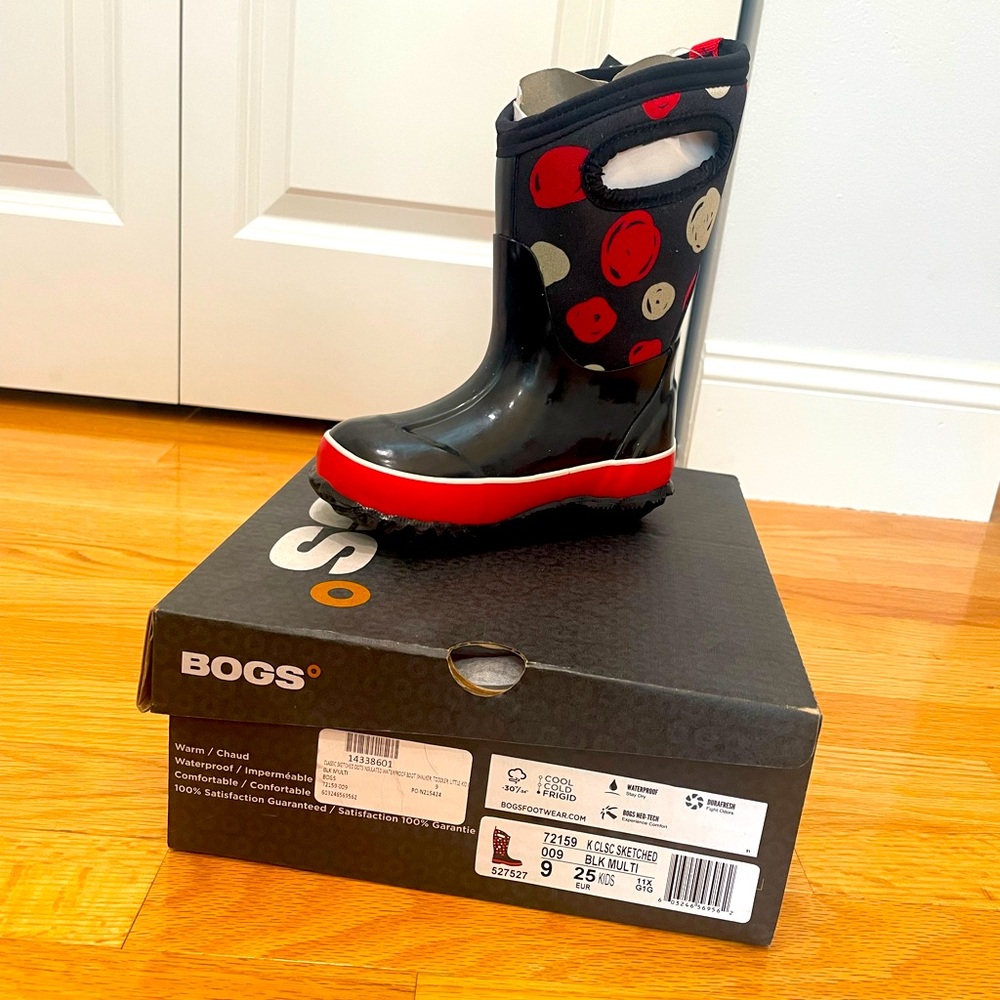 New Bogs Classic Sketched Dots boots